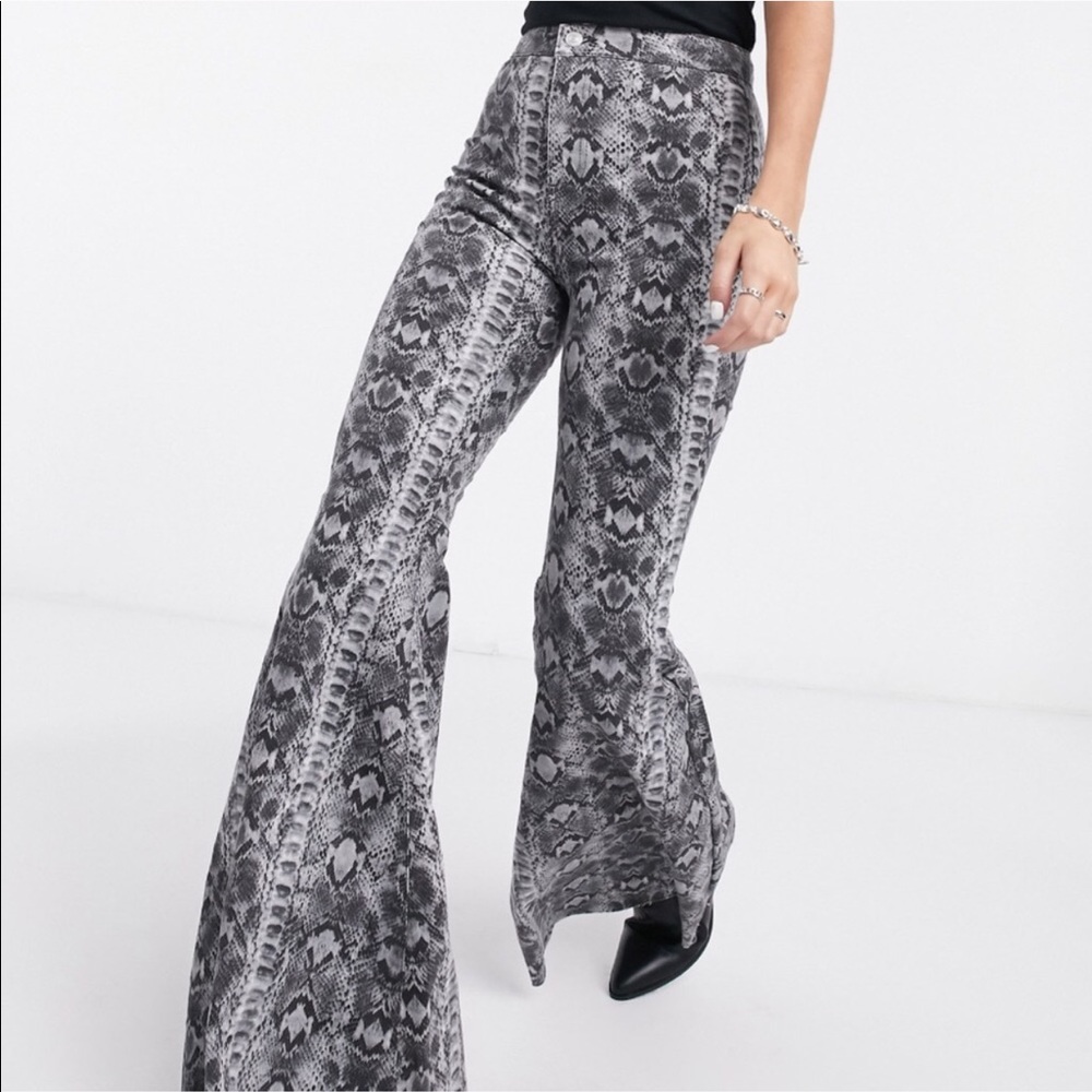 Free People just float on snake print flare 26 - Picture 2 of 5